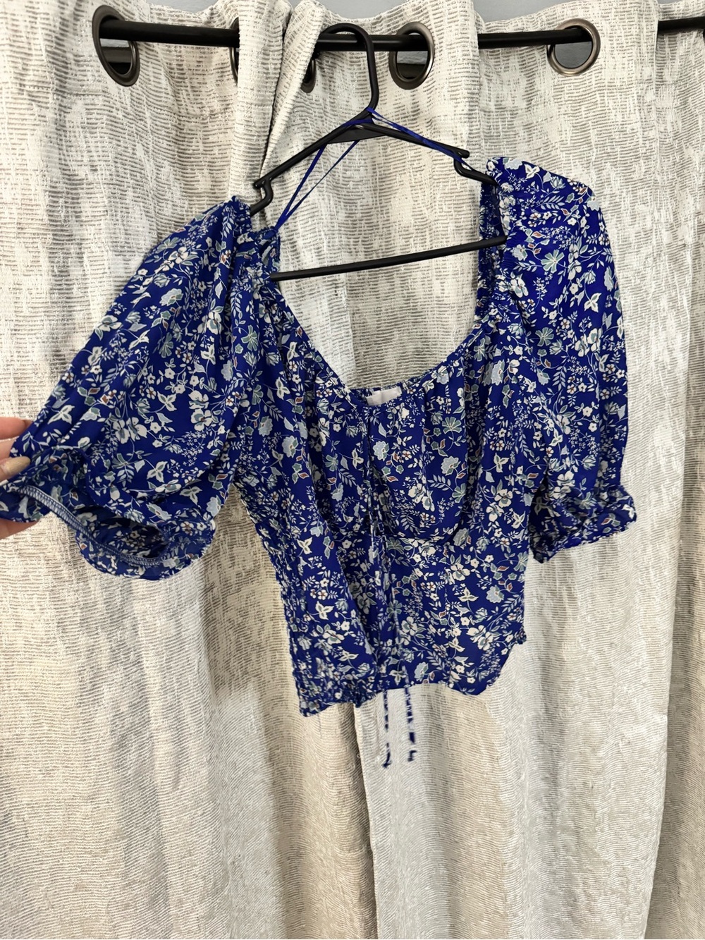 Blue Floral Puff-Sleeve Cropped Top